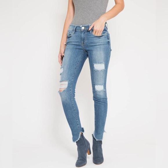 NWOT Frame Denim le skinny fray waist petal hem